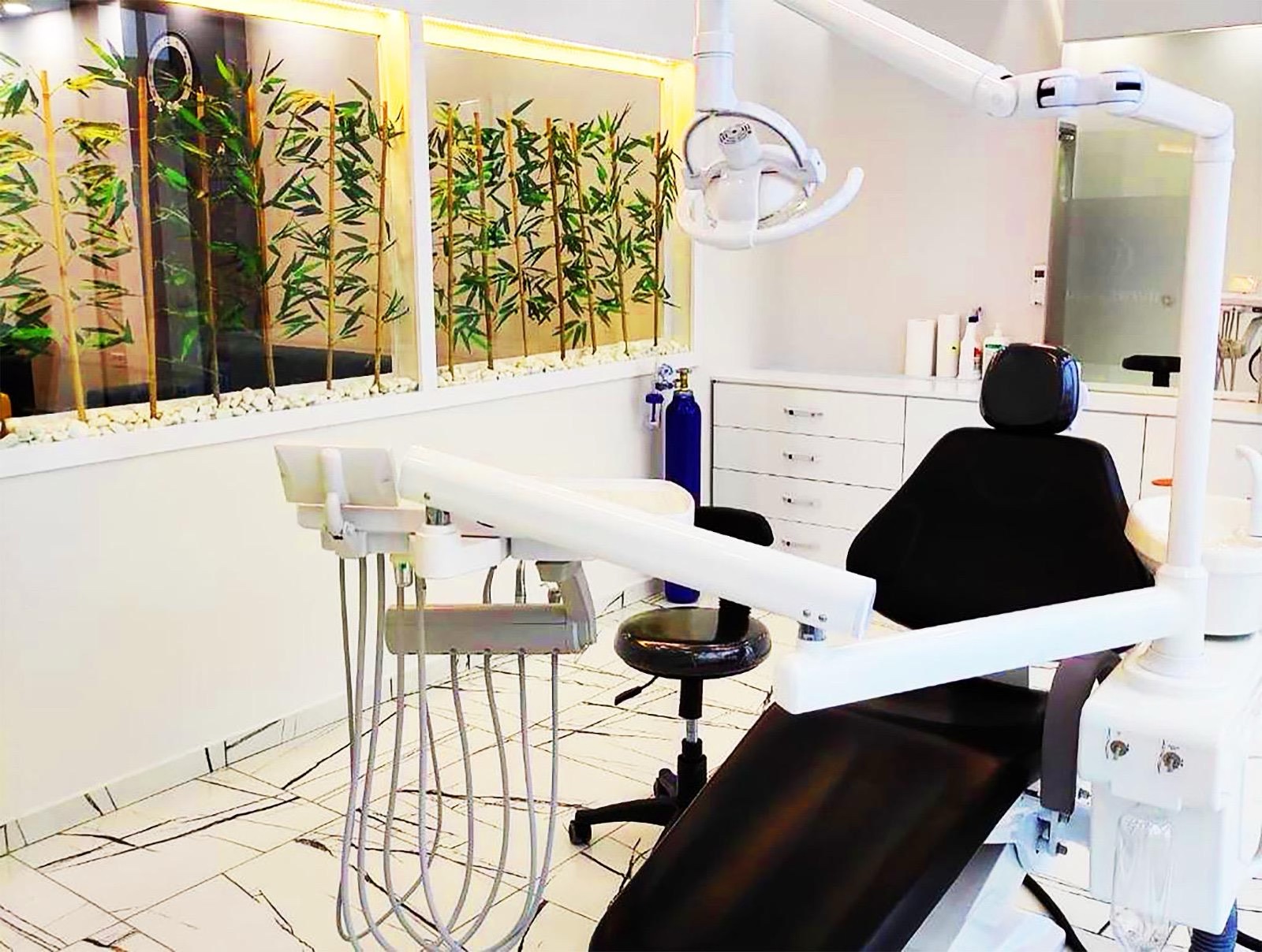 Ortodontik Tel Tedavisi sürecini temsil eden dental bakım görseli